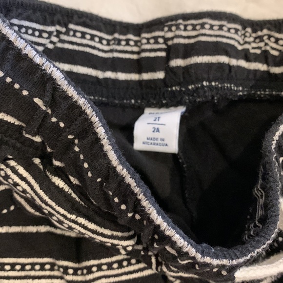 Two pairs of black and white shorts - Picture 5 of 7